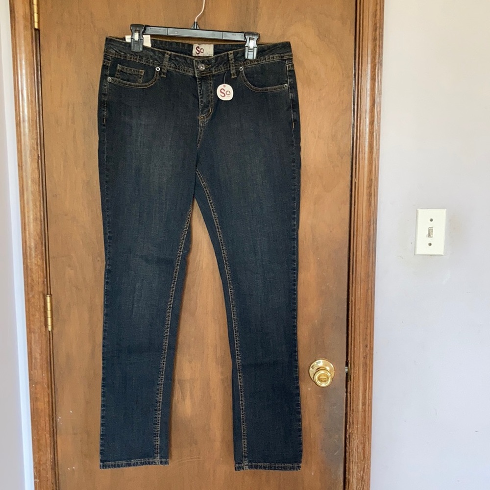 So skinny jean  with decorative stitching on back pockets size 15